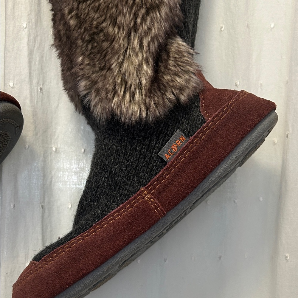 Acorn Slouch Boot/Slipper Women’s 5-6 Black/Brown Faux Fur Trim Loungewear - Picture 2 of 14